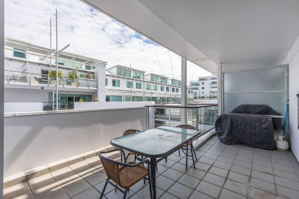 Seaview Waterfront Hotel Apt Окленд Экстерьер фото